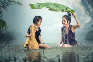 梦见坐在水中是什么意思？