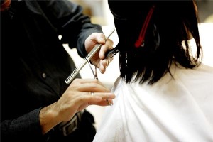 孕妇梦见自己剪头发是什么意思？