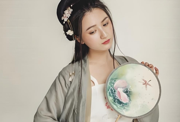 啥面相的女人是购物狂