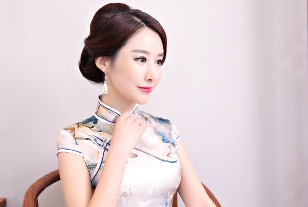 情路坎坷的女性面相