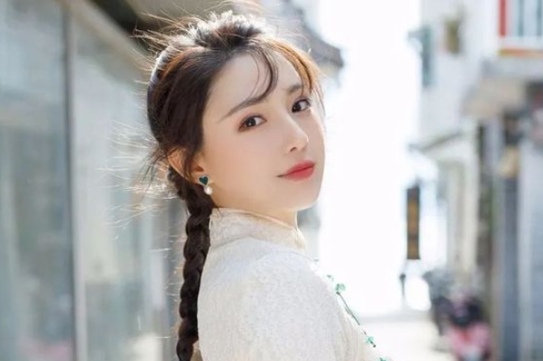女性啥面相桃花连连