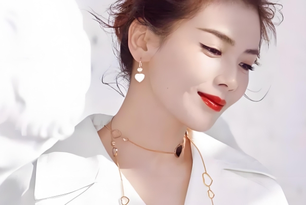女人双下巴旺夫吗
